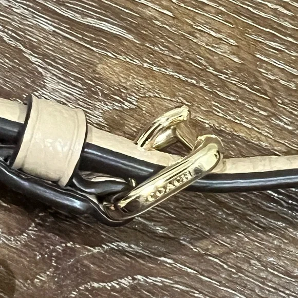 NWOT Coach Cream Leather Crossbody Strap With Gold Hardware - Picture 7 of 8